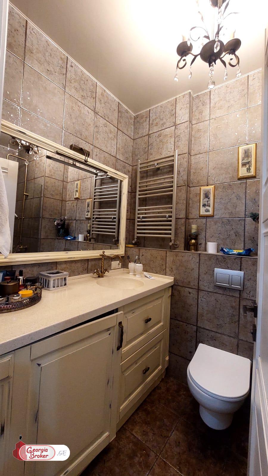 იყიდება ახალი გარემონტებული 3 ოთახიანი ბინა ვაკეში